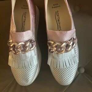 Softwaves NWT size 39 or approximately an 81/2